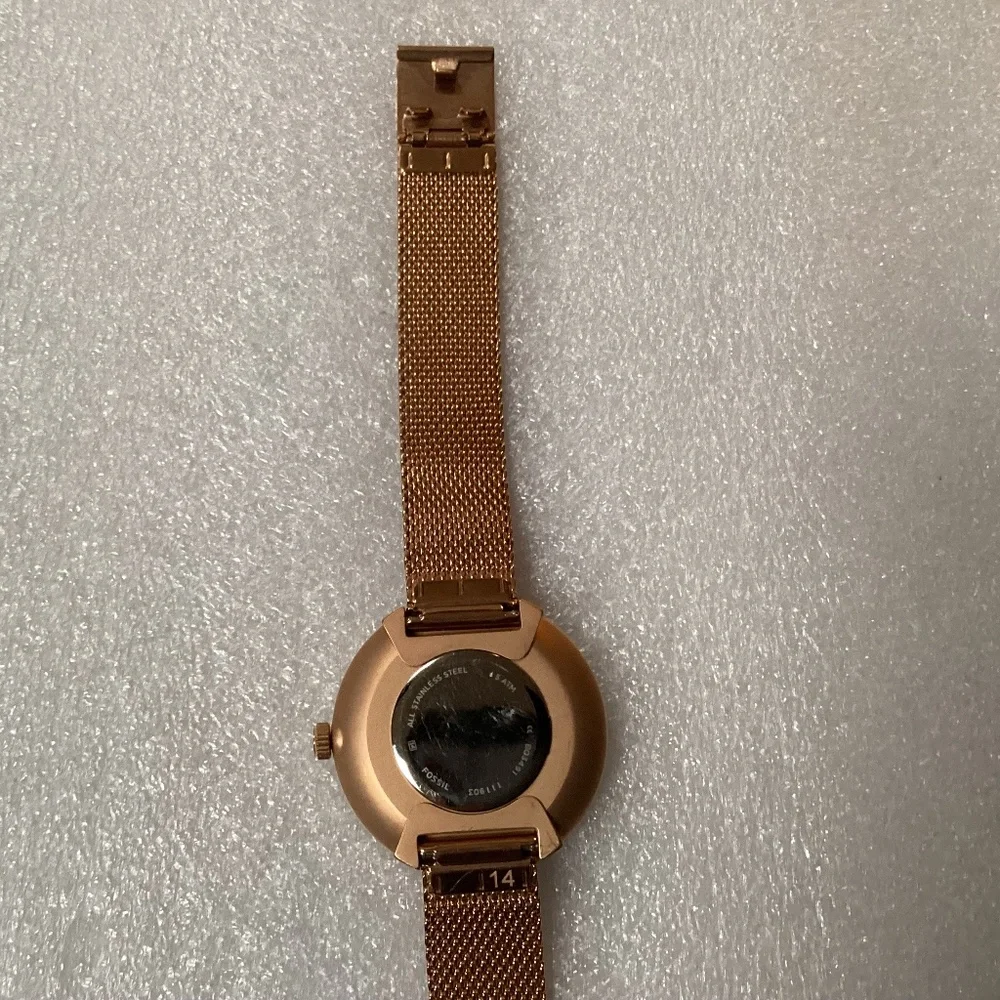 Fossil Hutton Three-Hand Rose Gold-tone Women’s Watch (BQ3491)